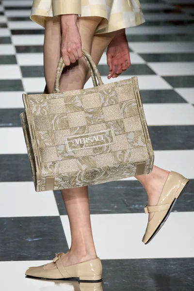 Look 12